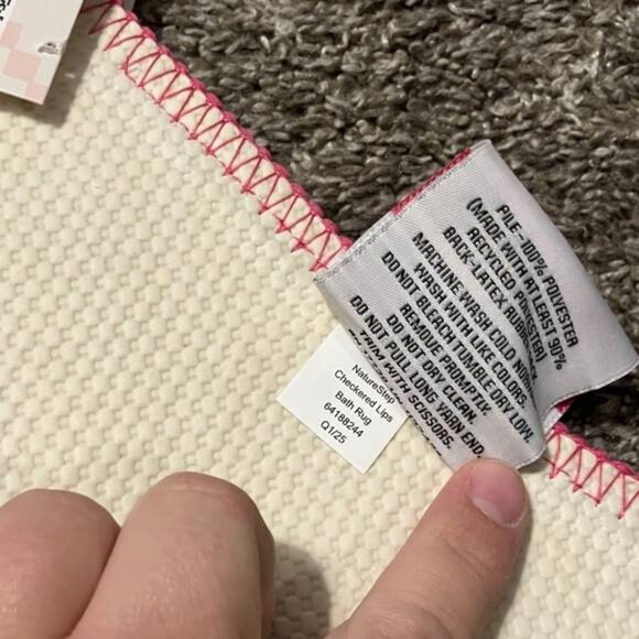 Novelty Lip Rug - Picture 5 of 5